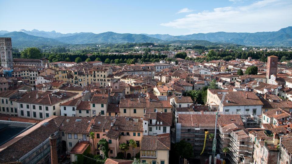 Una bellissima veduta del centro storico di Lucca (foto di archivio)