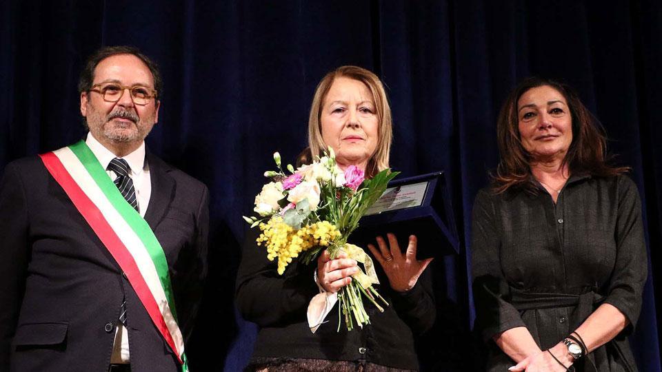 Il sindaco Francesco Persiani, Maria Rosa Luzzoli e l’assessore Amelia Zanti