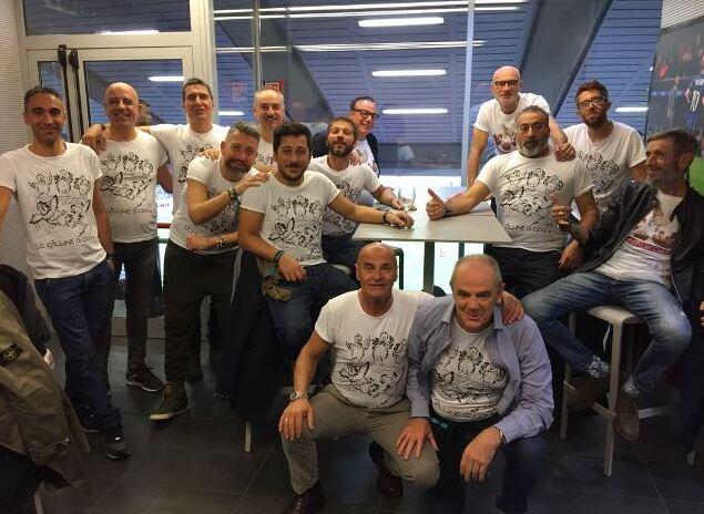 Il gruppo di amici di Luciano Spalletti delle “galline del Cioni”: Faraoni è il primo a sinistra accosciato
