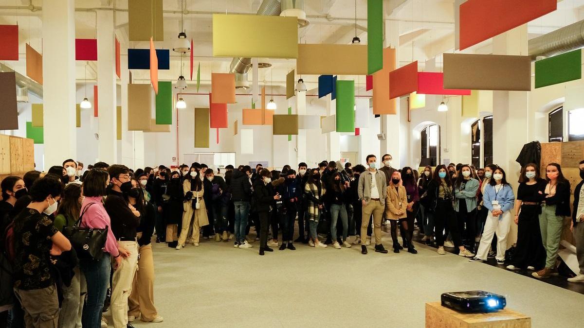 Foto di gruppo per l'iniziativa "Educare insieme - Il Villaggio dei talenti"