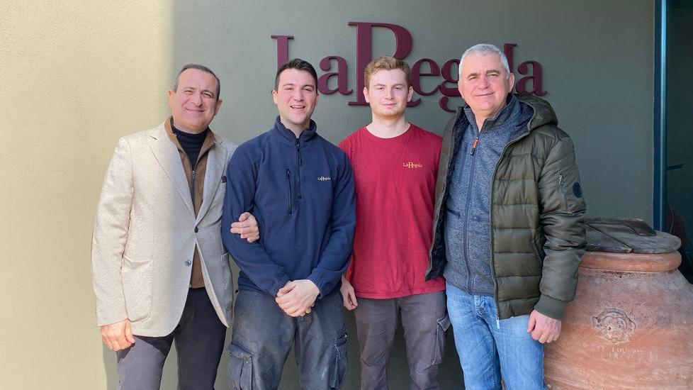 La seconda e terza generazione di Nuti: da sinistra Flavio, Valentino, Nicolò e Luca davanti alla cantina