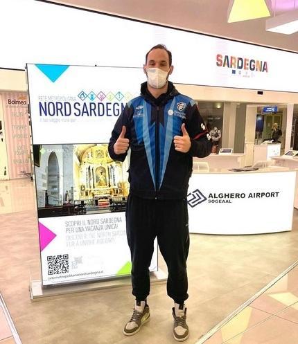 Miro Bilan al suo arrivo all'aeroporto di Sassari