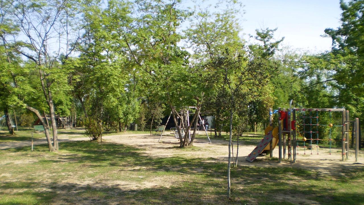 Il parco Robinson, a Staffoli: qui i tre anziani sono stati sorpresi a fare sesso