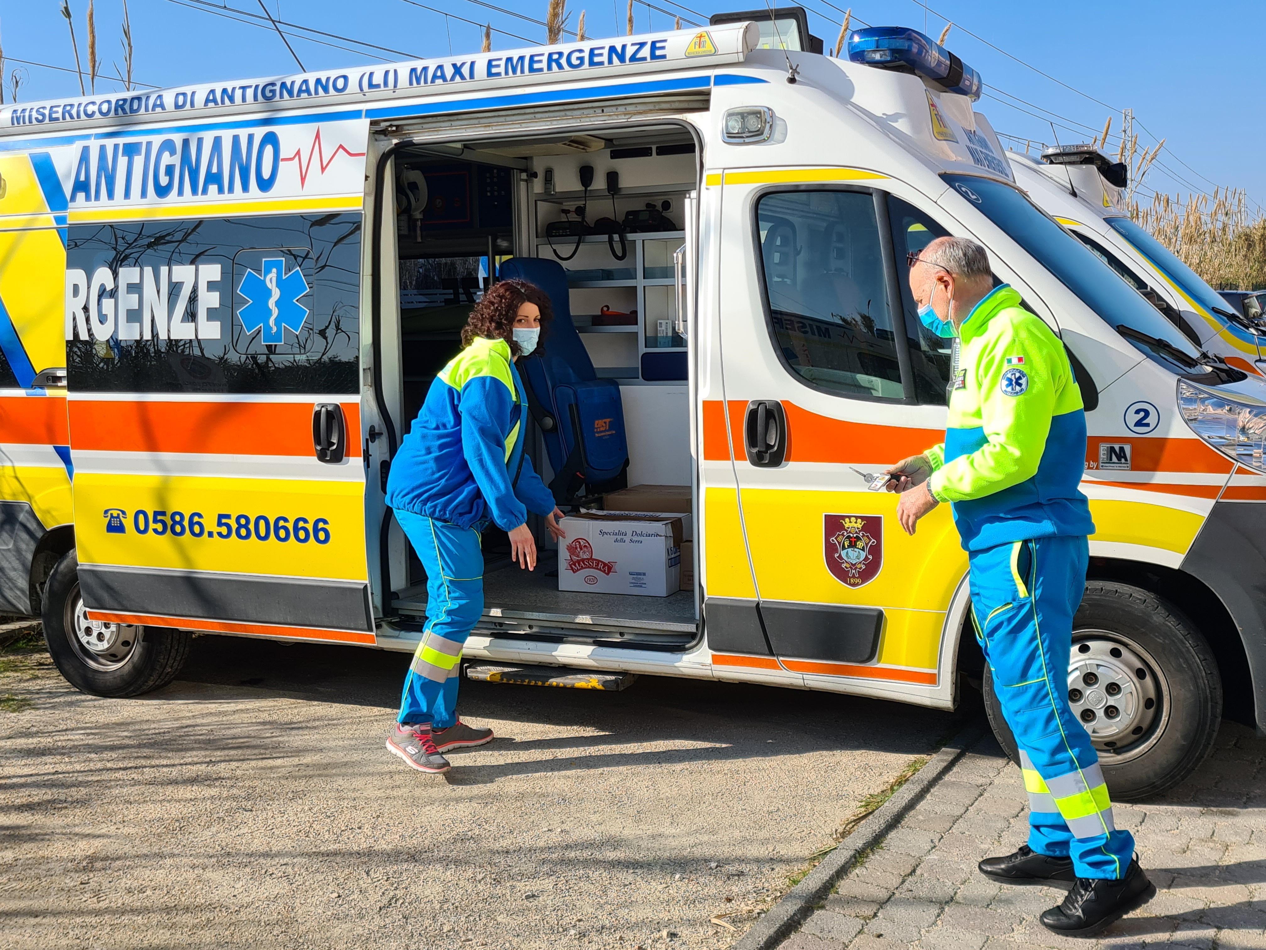 Le operazioni di carico (foto Daniele Stefanini/Silvi)