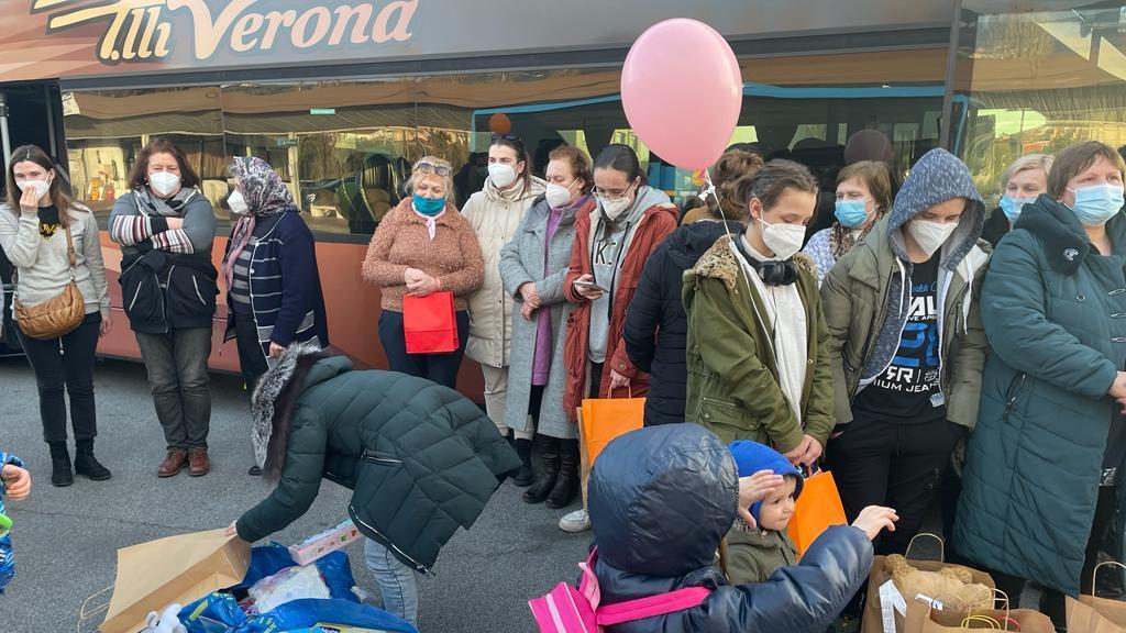 Dall'Ucraina alla Versilia, i profughi in salvo dalla guerra: il viaggio, le testimonianze, i racconti - Il video