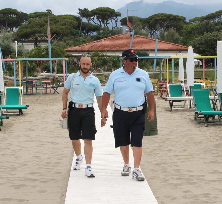 Sicurezza in spiaggia, il progetto riparte e il Comune di Forte dei Marmi assume agenti 
