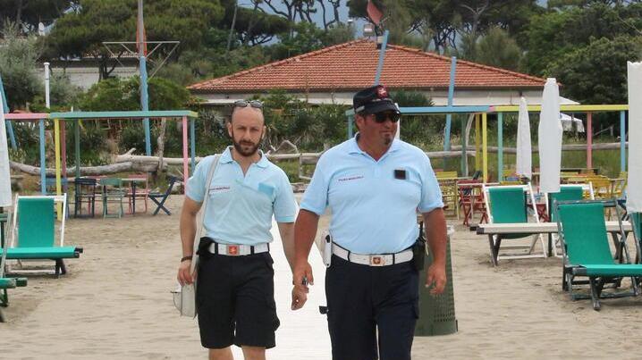 Sicurezza in spiaggia, il progetto riparte e il Comune di Forte dei Marmi assume agenti