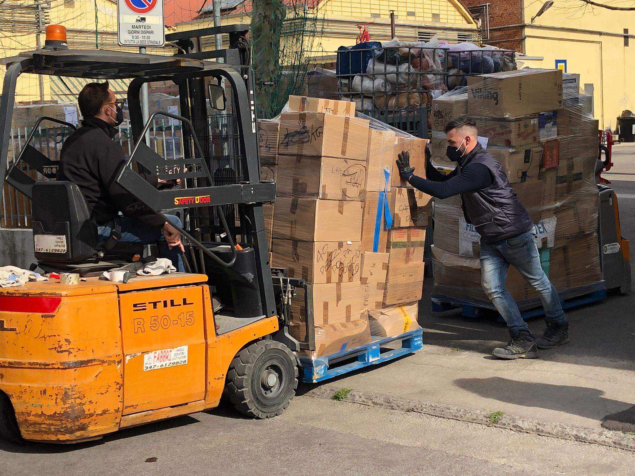 Il carico di aiuti destinato ai profughi ucraini