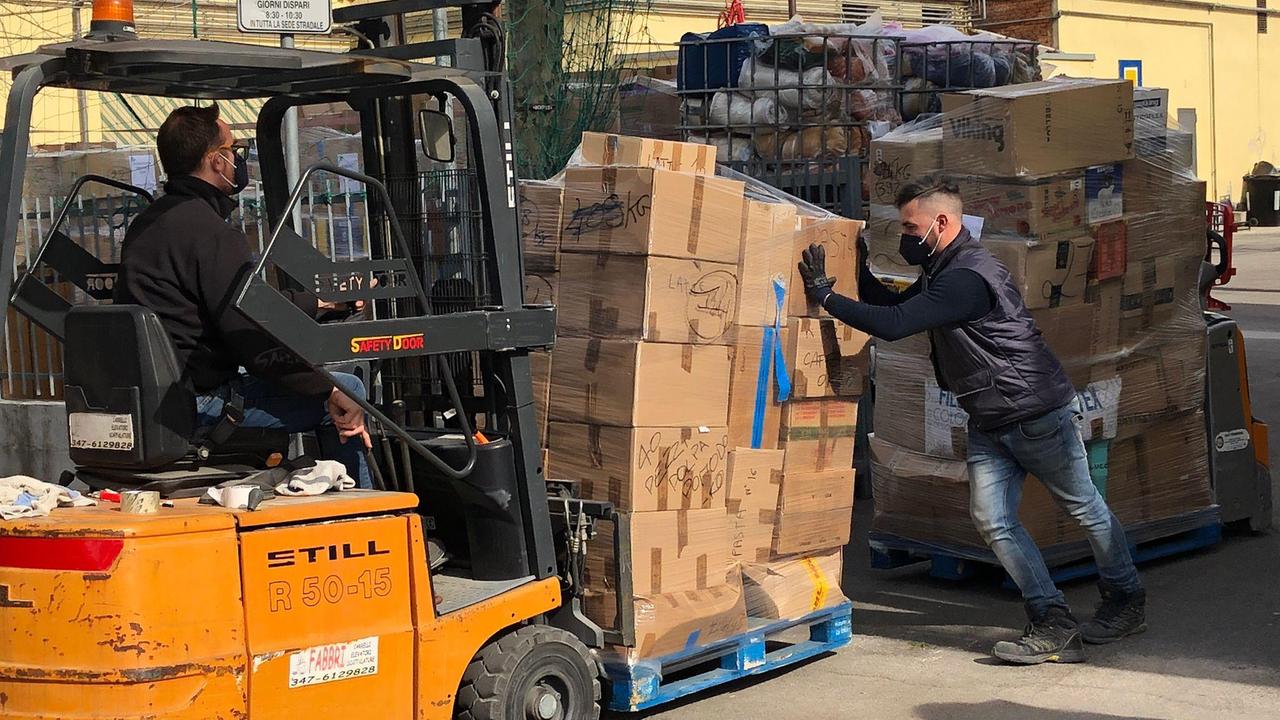 Il carico di aiuti destinato ai profughi ucraini