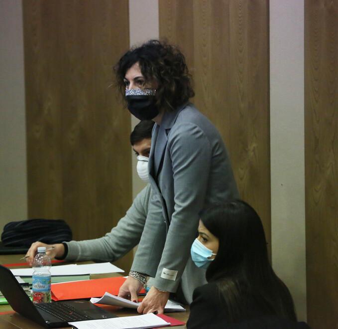 Scandiano, lividi sulla figlia: condannata la mamma 