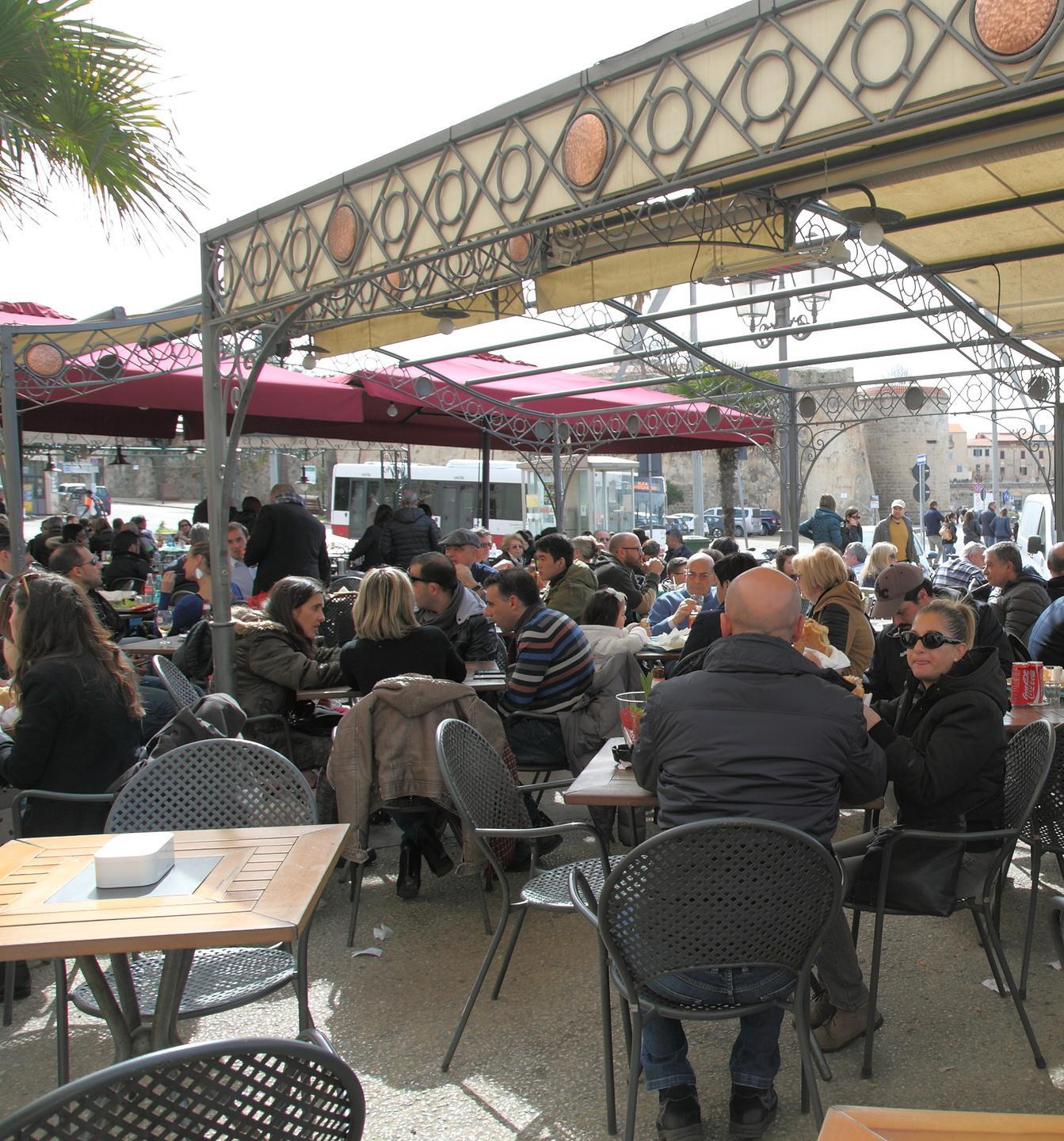 L’Udc su tavolini e dehors: «Rivediamo il regolamento»