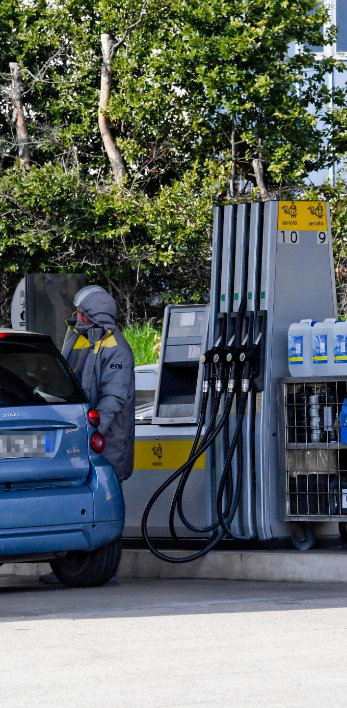 «Non rischiamo di terminare benzina e gasolio» 