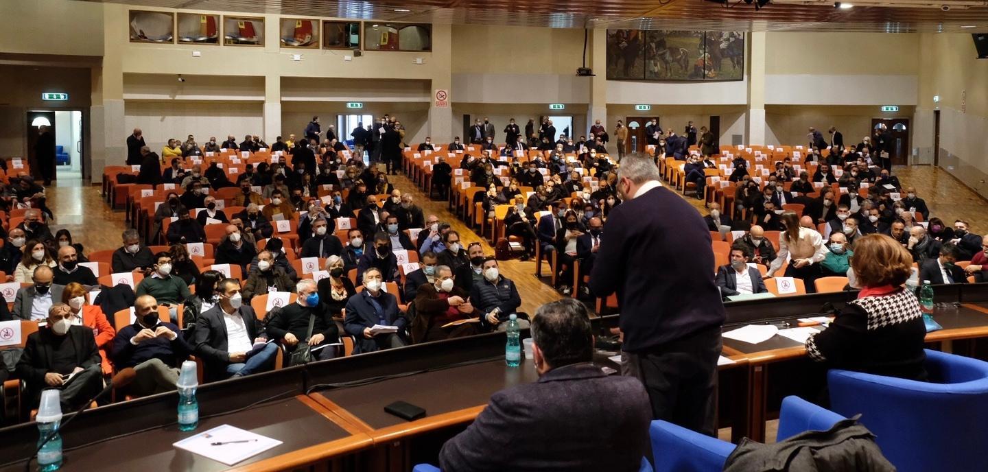 Anci, nessuno ha il quorum sfida rinviata all’autunno 
