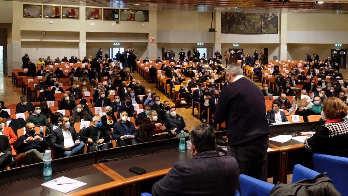 Anci, nessuno ha il quorum sfida rinviata all’autunno