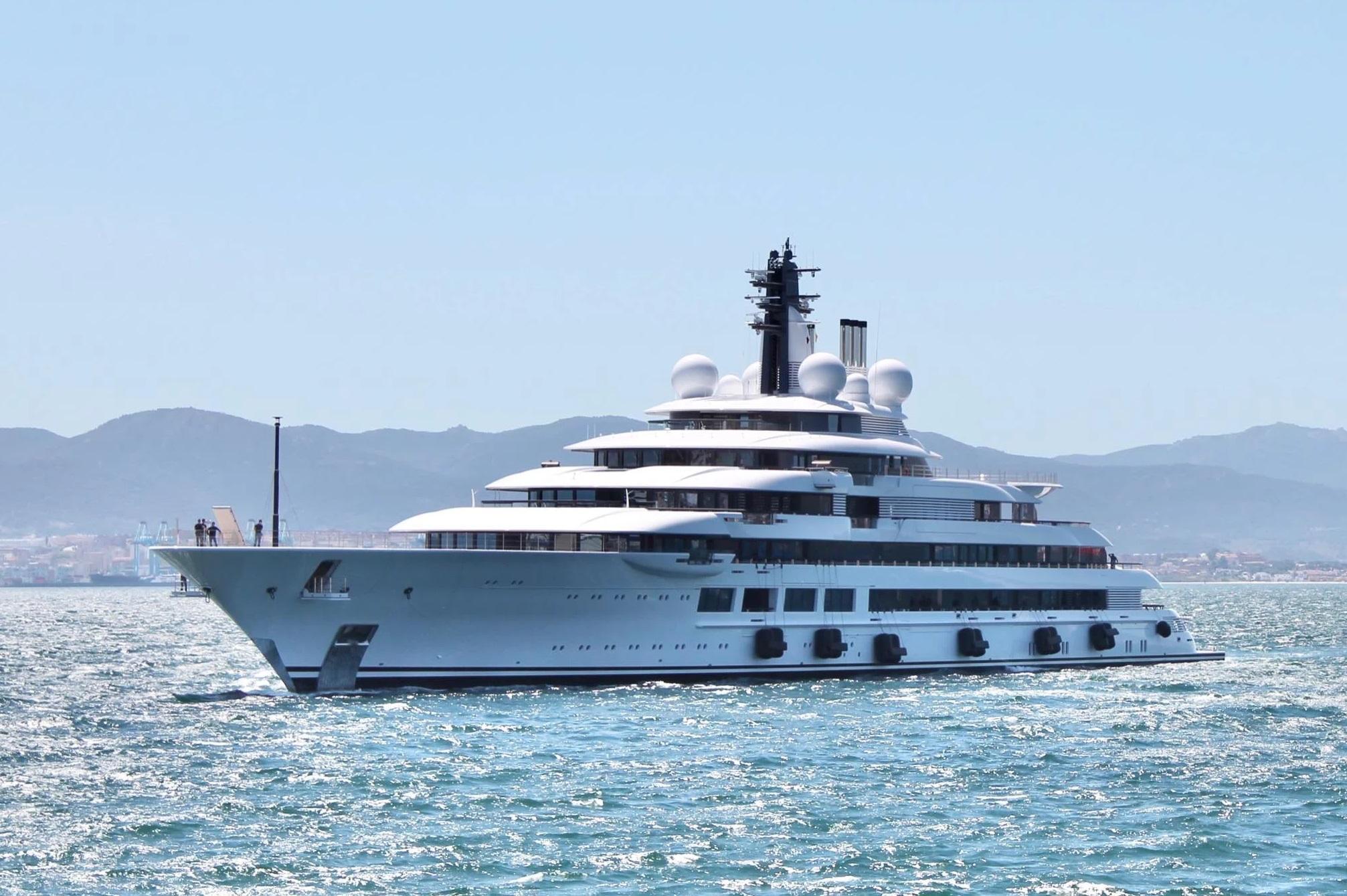 Lo yacht Scheherazade: secondo gli americani è riconducibile al presidente russo, Vladimir Putin