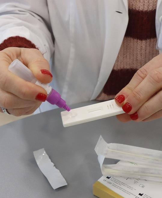Tamponi nelle farmacie, le regole sono cambiate 