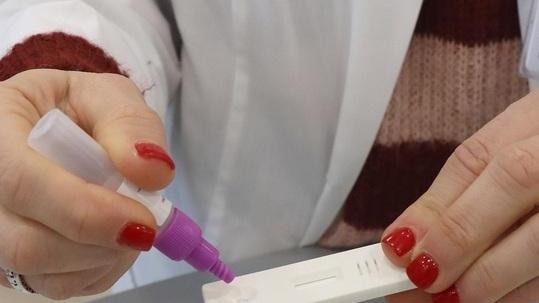 Tamponi nelle farmacie, le regole sono cambiate