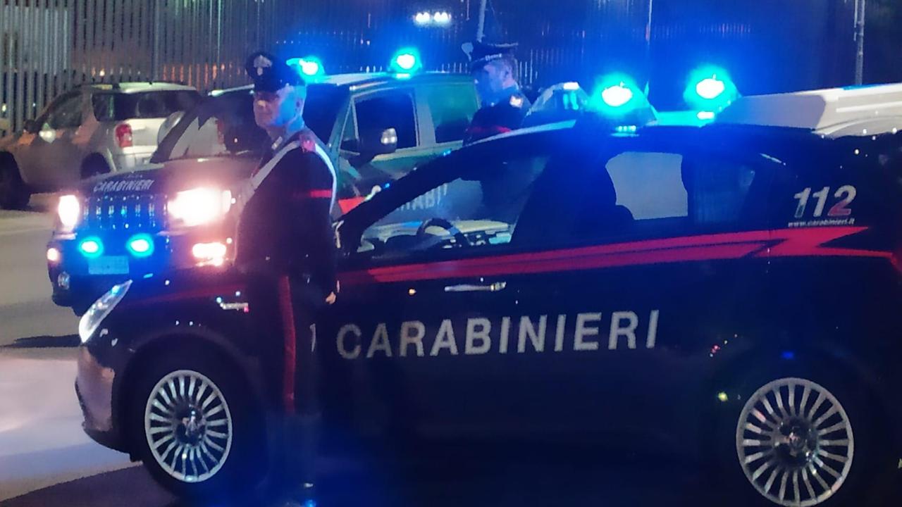 Dopo il litigio spara 4 colpi di pistola contro il cancello del rivale: arrestato 24enne di Assemini