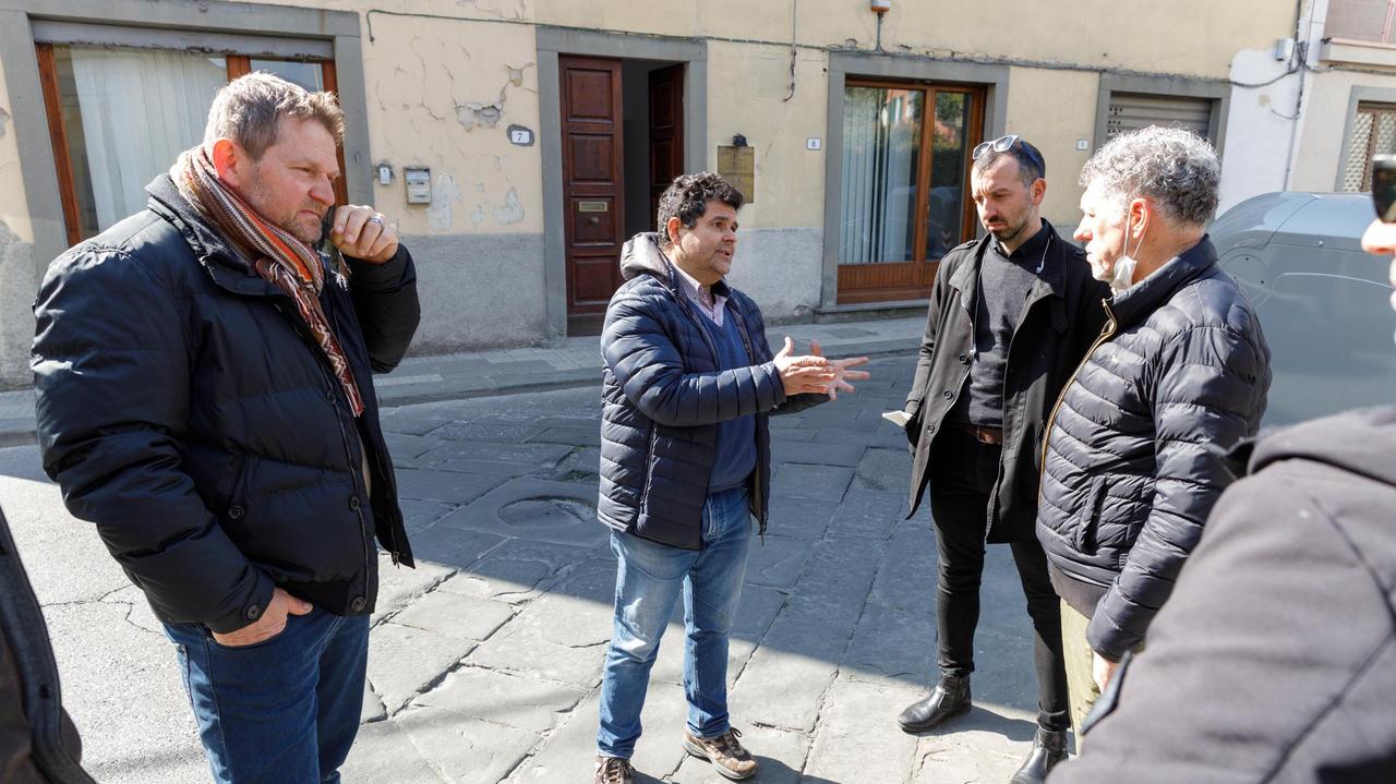 Bartolomei (al centro) con i tecnici Tim (FOTO NUCCI)
