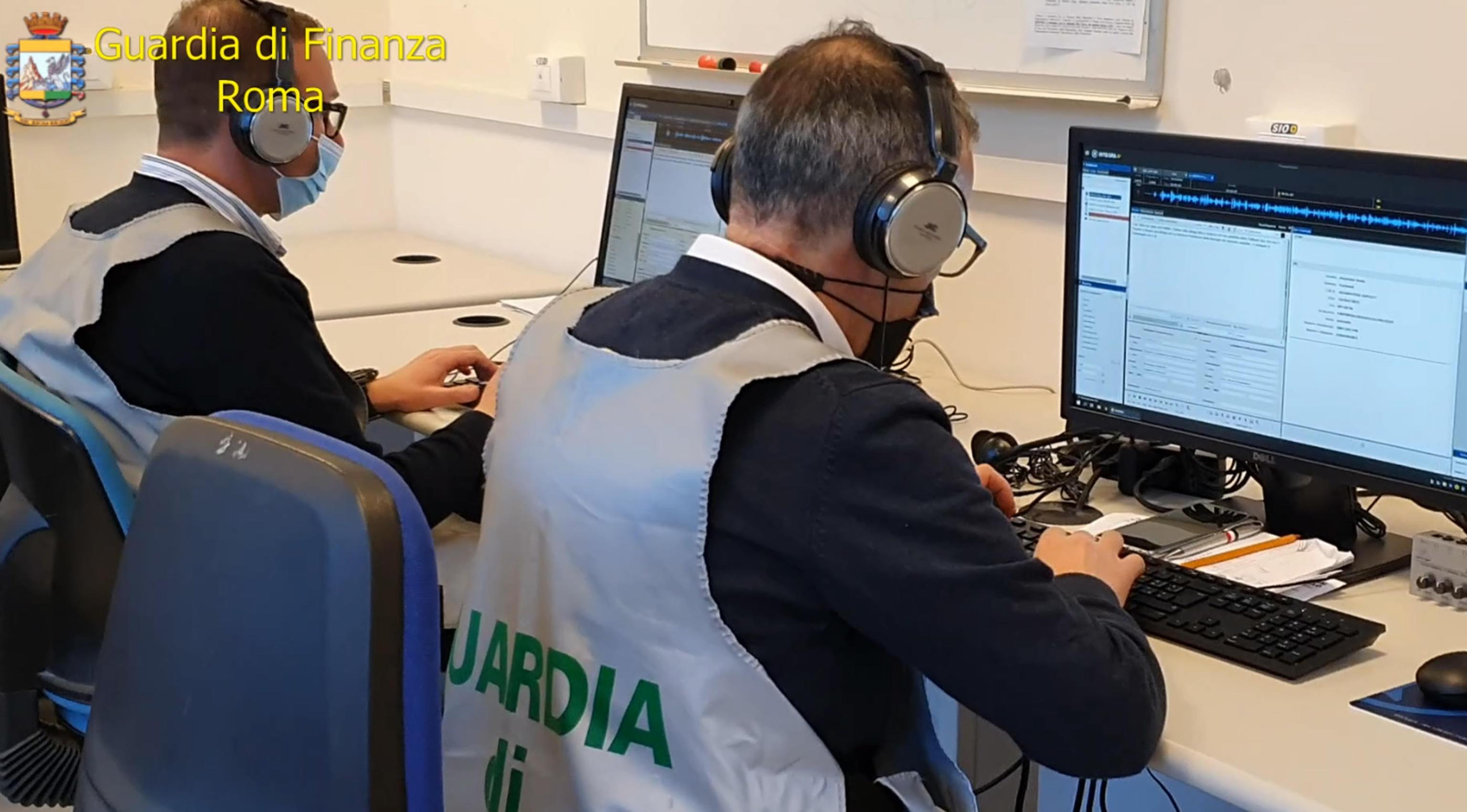 False vaccinazioni e falsi Green Pass, arrestate tre persone