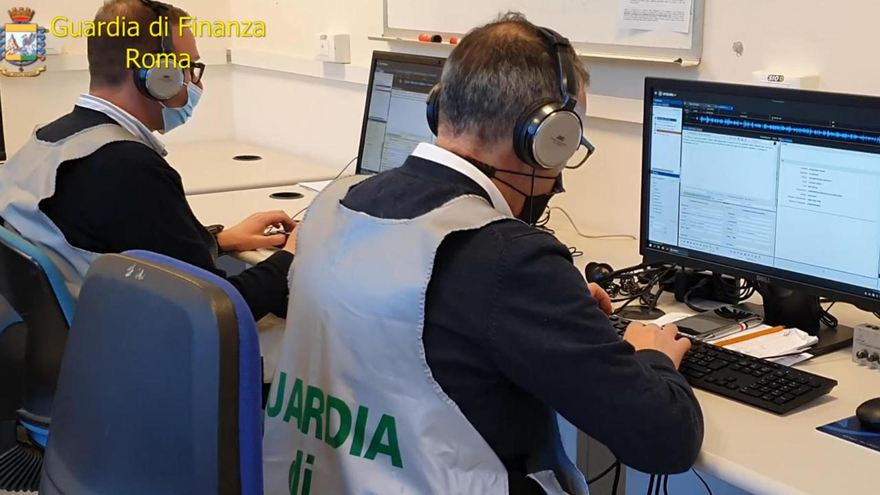 False vaccinazioni e falsi Green Pass, arrestate tre persone