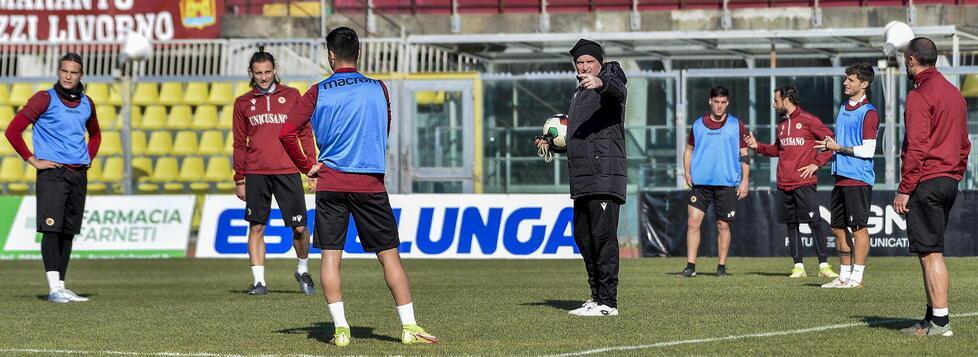 L’allenamento allo stadio di giovedì pomeriggio, il primo all’Armando Picchi per il nuovo allenatore Giuseppe Angelini(FOTO MASINI/SILVI)
