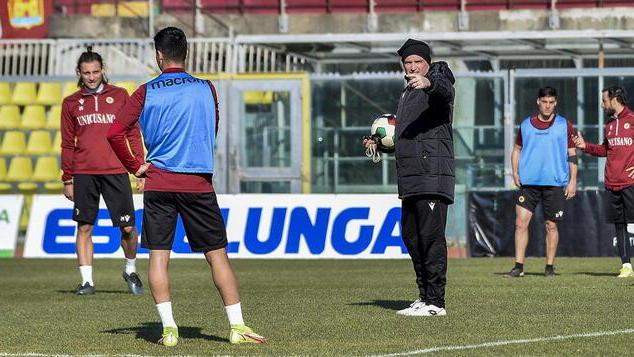L’allenamento allo stadio di giovedì pomeriggio, il primo all’Armando Picchi per il nuovo allenatore Giuseppe Angelini(FOTO MASINI/SILVI)