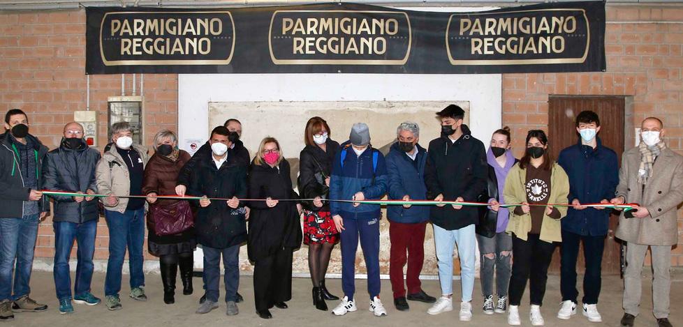 Il Consorzio del Parmigiano Reggiano dona allo Zanelli un nuovo laboratorio caseario 