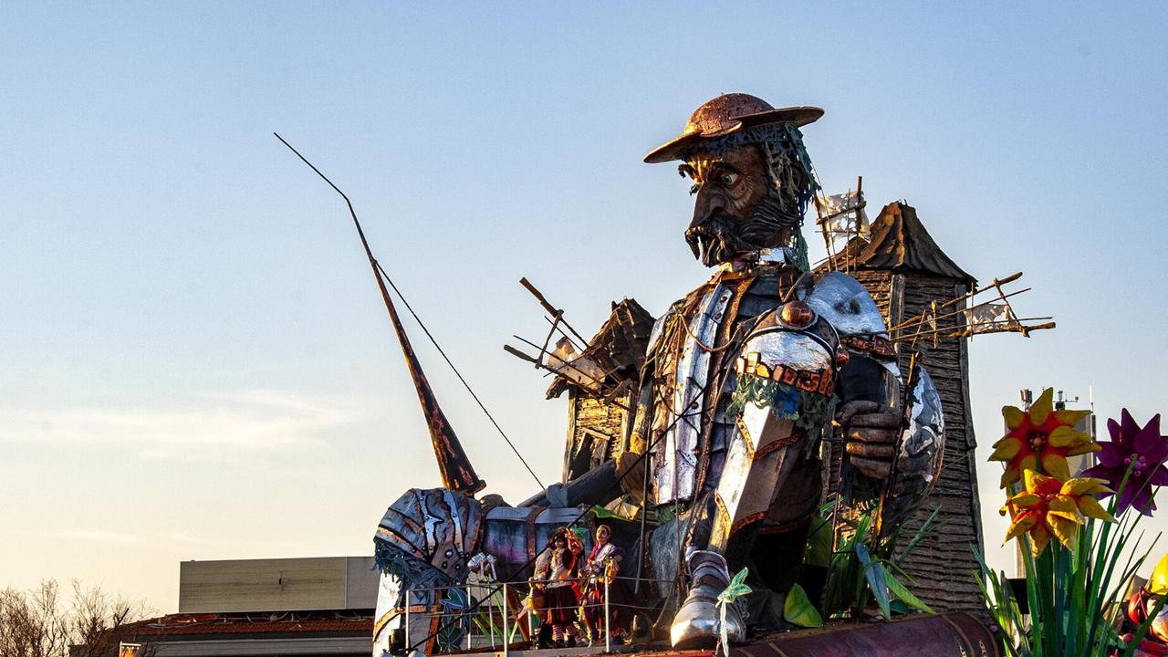 Carnevale di Viareggio, il podio del Tirreno: il Don Chisciotte di Allegrucci mette d’accordo (quasi) tutti