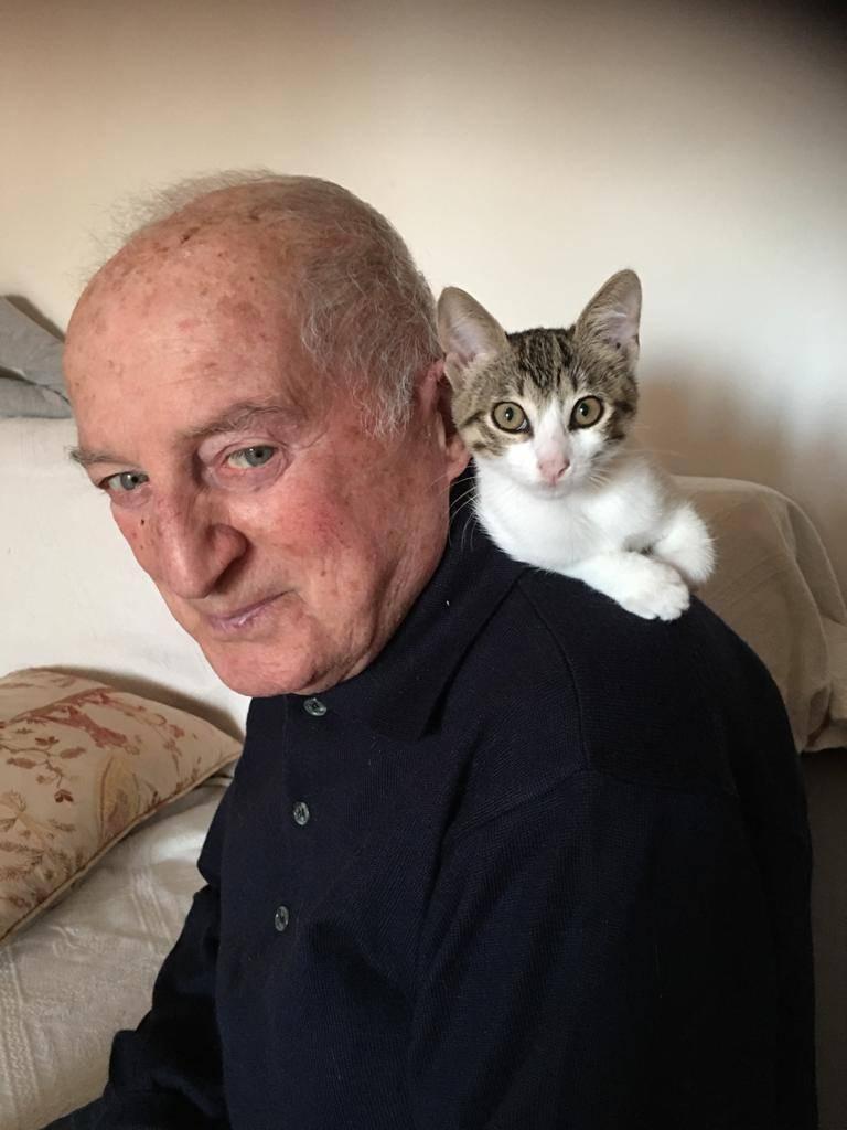 Otello Martini con il suo gatto