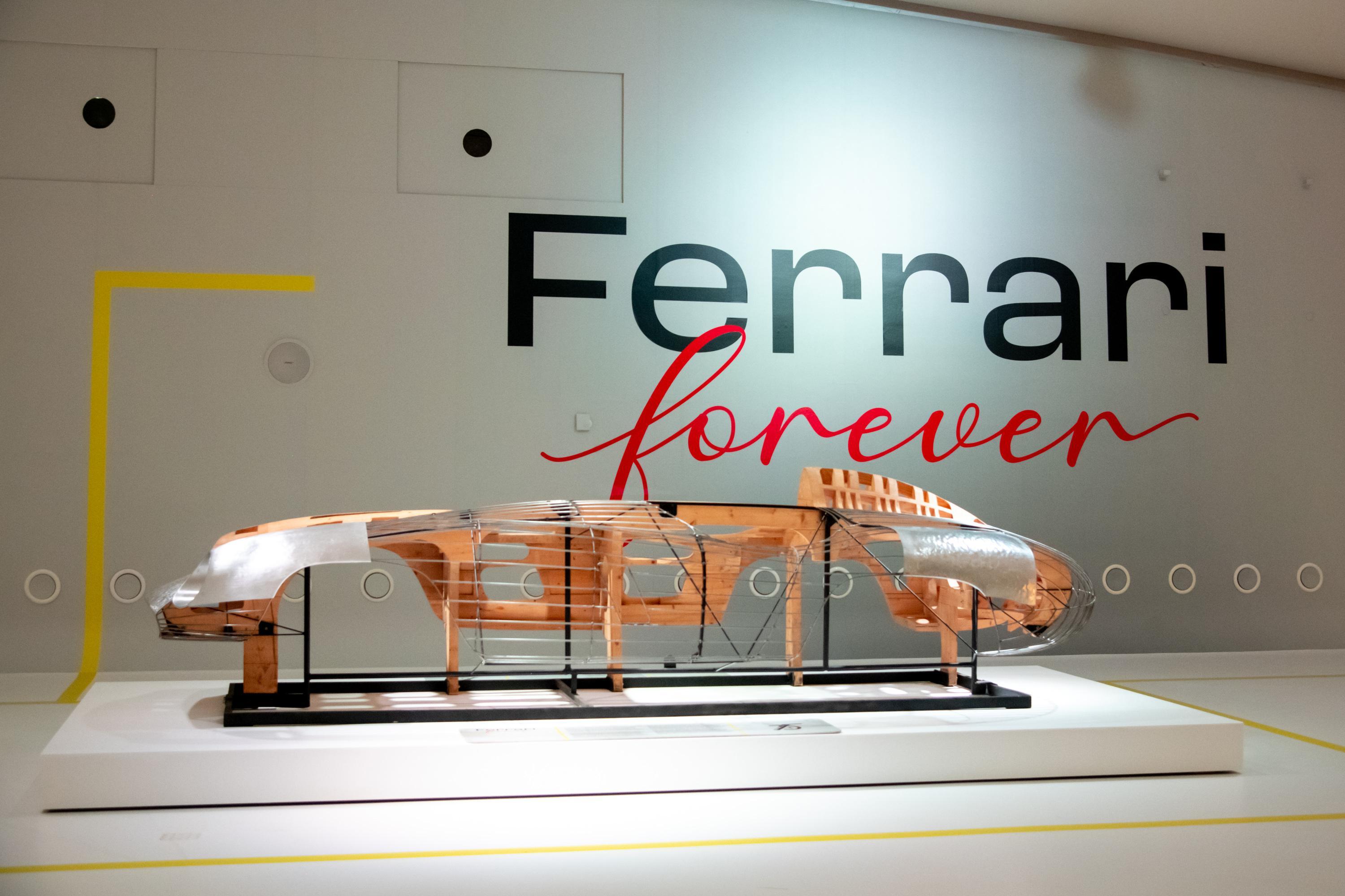 Al Museo Enzo Ferrari di Modena  la mostra "Ferrari Forever" - Foto e Video
