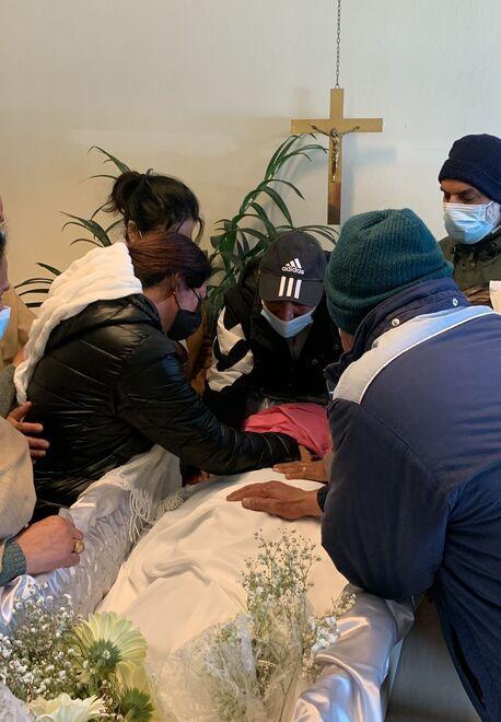 Delitto di Codisotto: commosso addio a Ranjeet Bains, l’operaio aggredito da due colleghi 