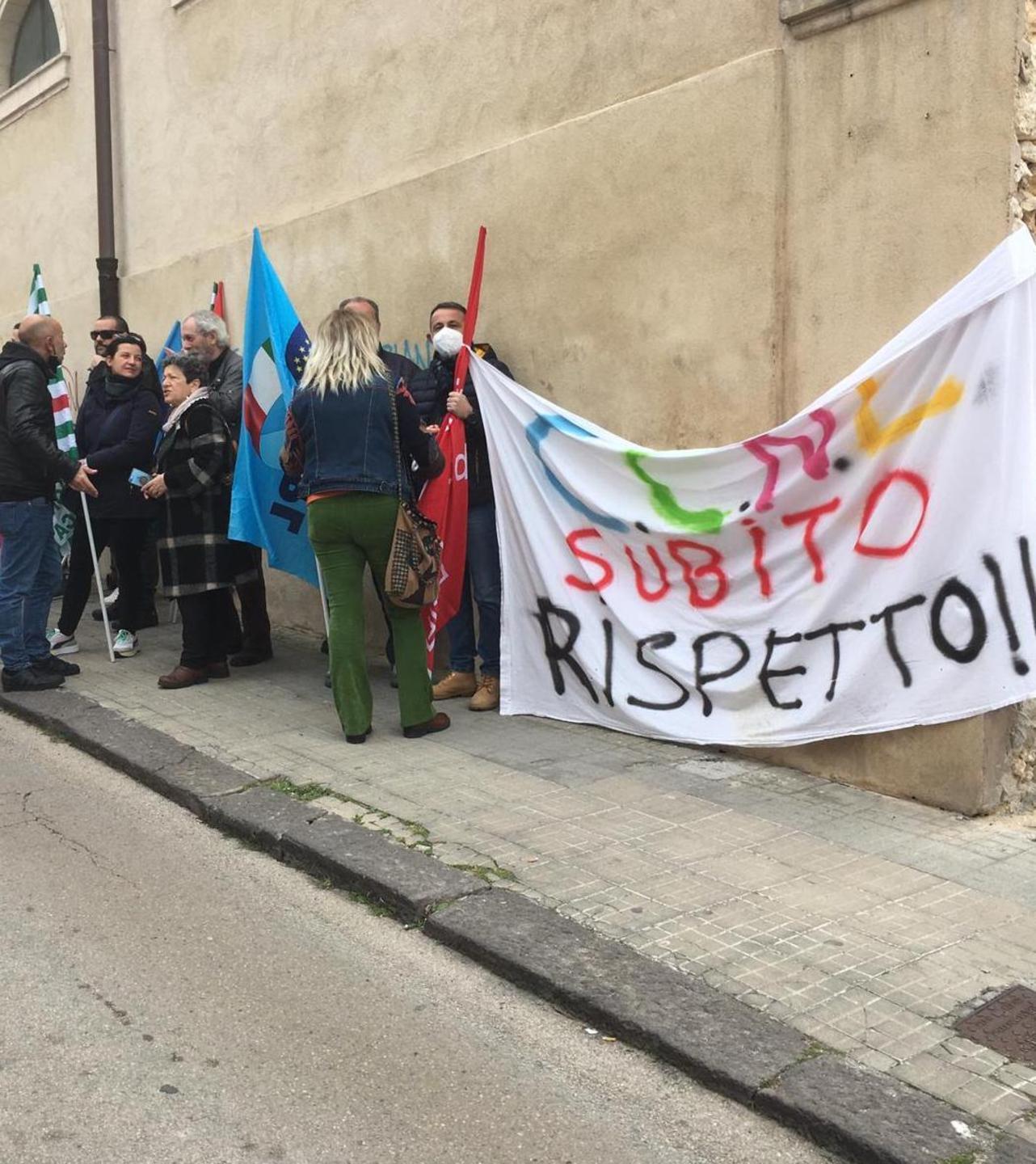 Salute mentale, protesta davanti alla sede dell’Assl 
