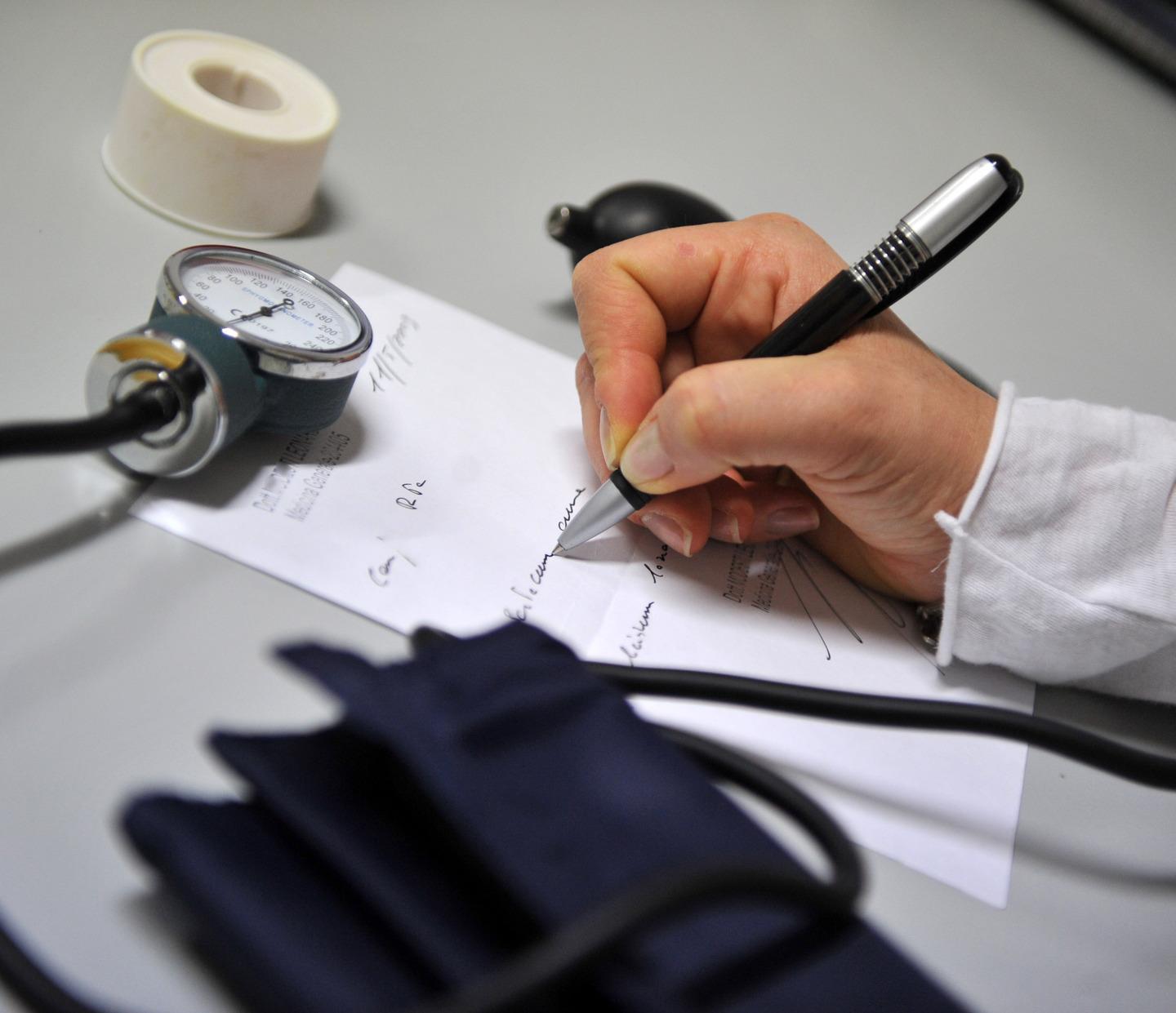 Indagato il medico no vax era sospeso ma lavorava 