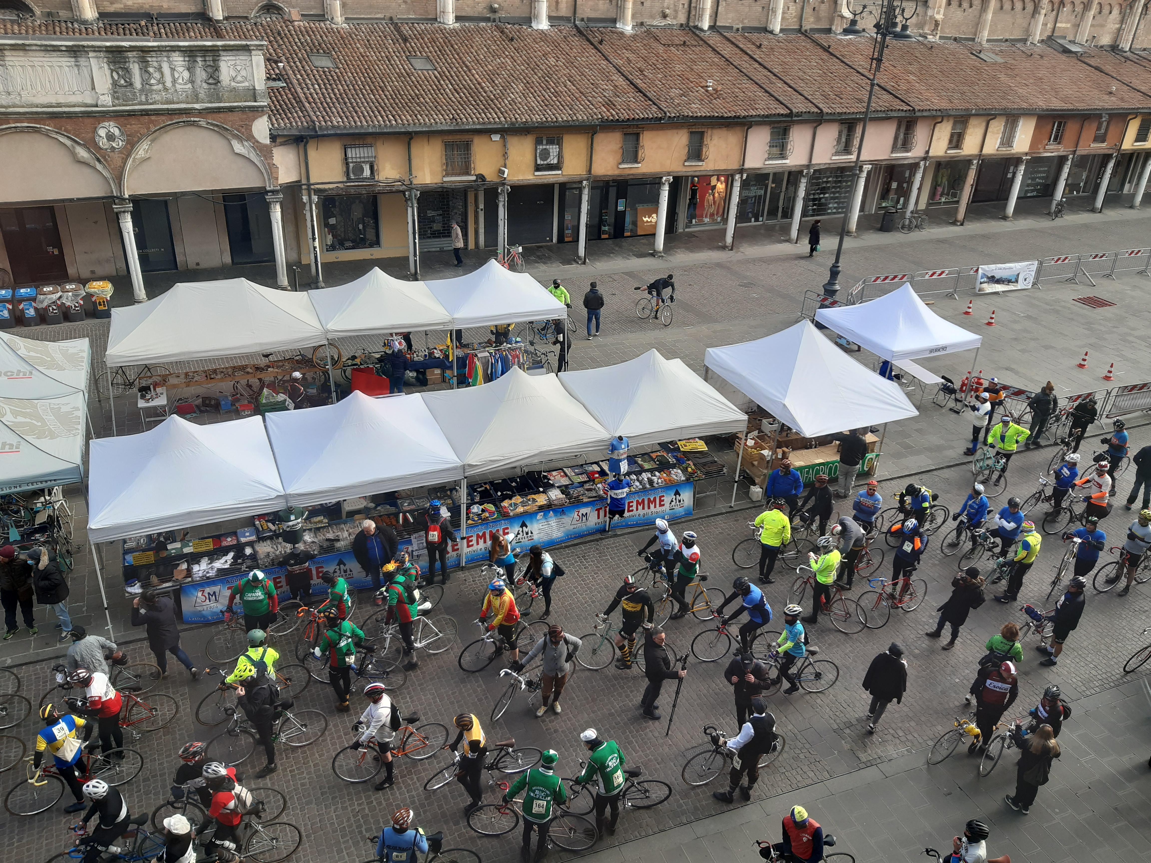 Oggi torna la Furiosa, con bici e divise d’epoca per attraversare la nostra pianura 
