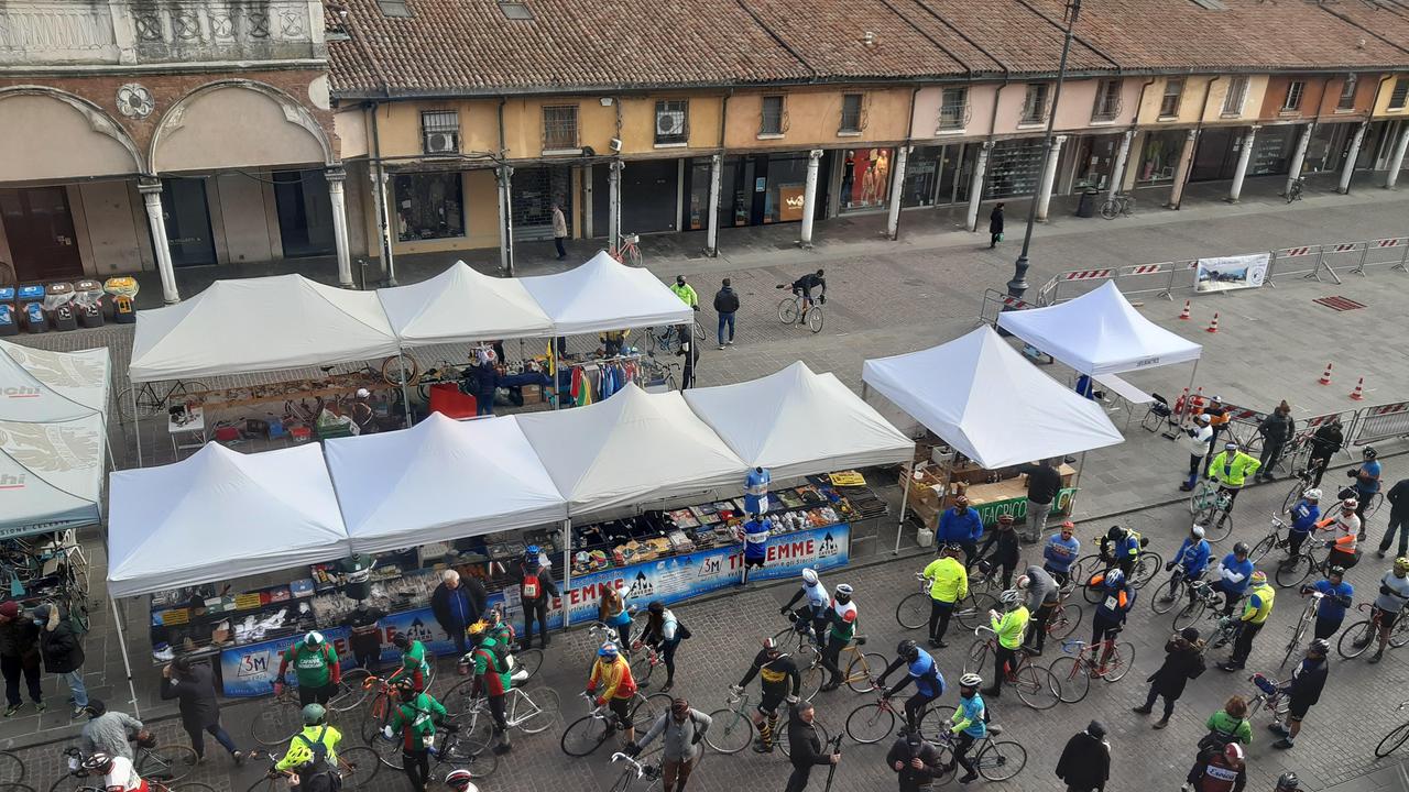 Oggi torna la Furiosa, con bici e divise d’epoca per attraversare la nostra pianura