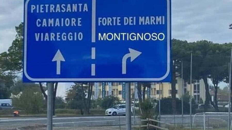 Coro di no a Forte dei Marmi contro il Comune unico