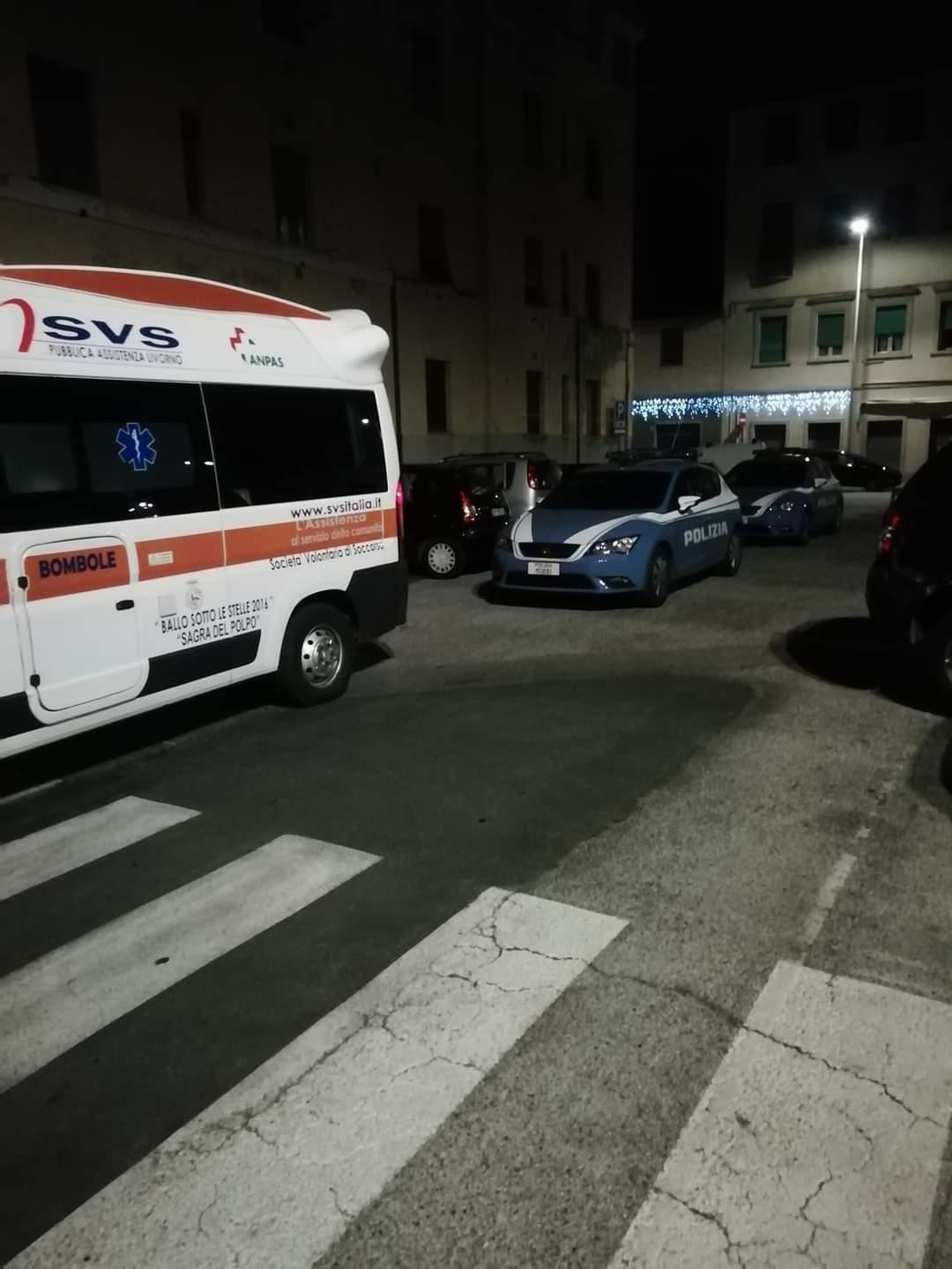 Livorno, con la macchina rubata si schianta sulle auto in sosta: denunciato 