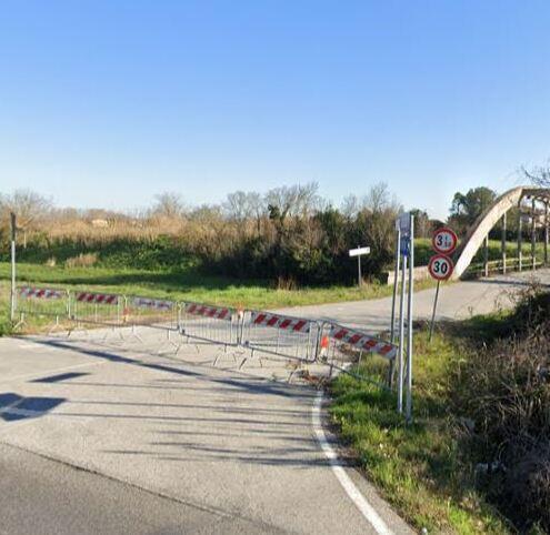 Ponte di Latignano, i cittadini esasperati raccolgono le firme