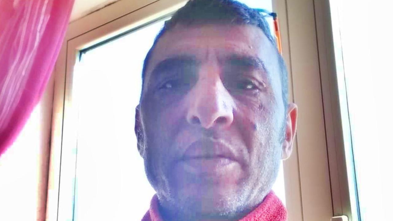 Dato alle fiamme dal rivale Tony Cozzolino gravissimo