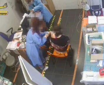 Oltre 2.000 falsi vaccini nella maxinchiesta. Due farmacie nel mirino e centinaia d’indagati 