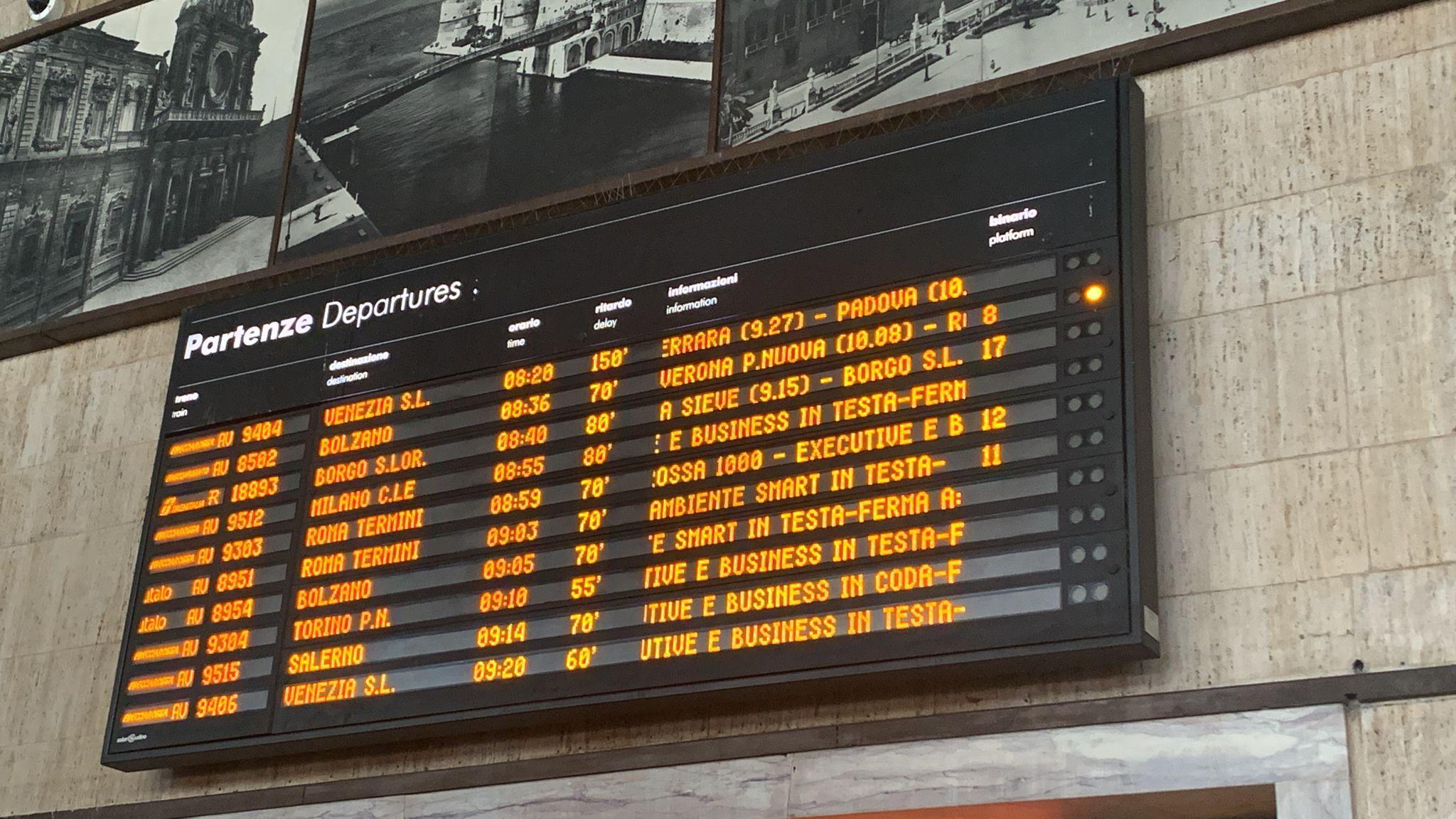 Firenze, muore investito dal treno. Traffico ferroviario in tilt