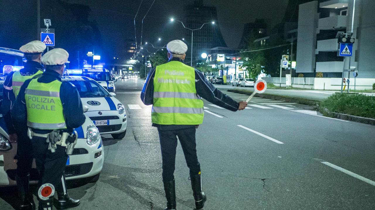 Modena, ubriaco alla guida provoca un incidente: denunciato