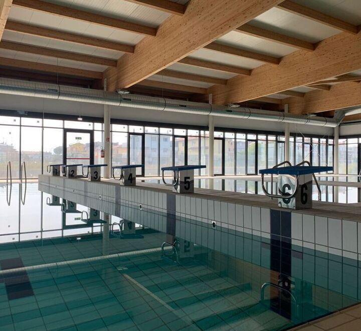 Un malore in piscina: scatta l’allarme per giovane istruttrice 