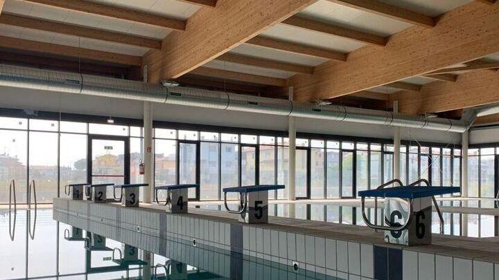 Un malore in piscina: scatta l’allarme per giovane istruttrice