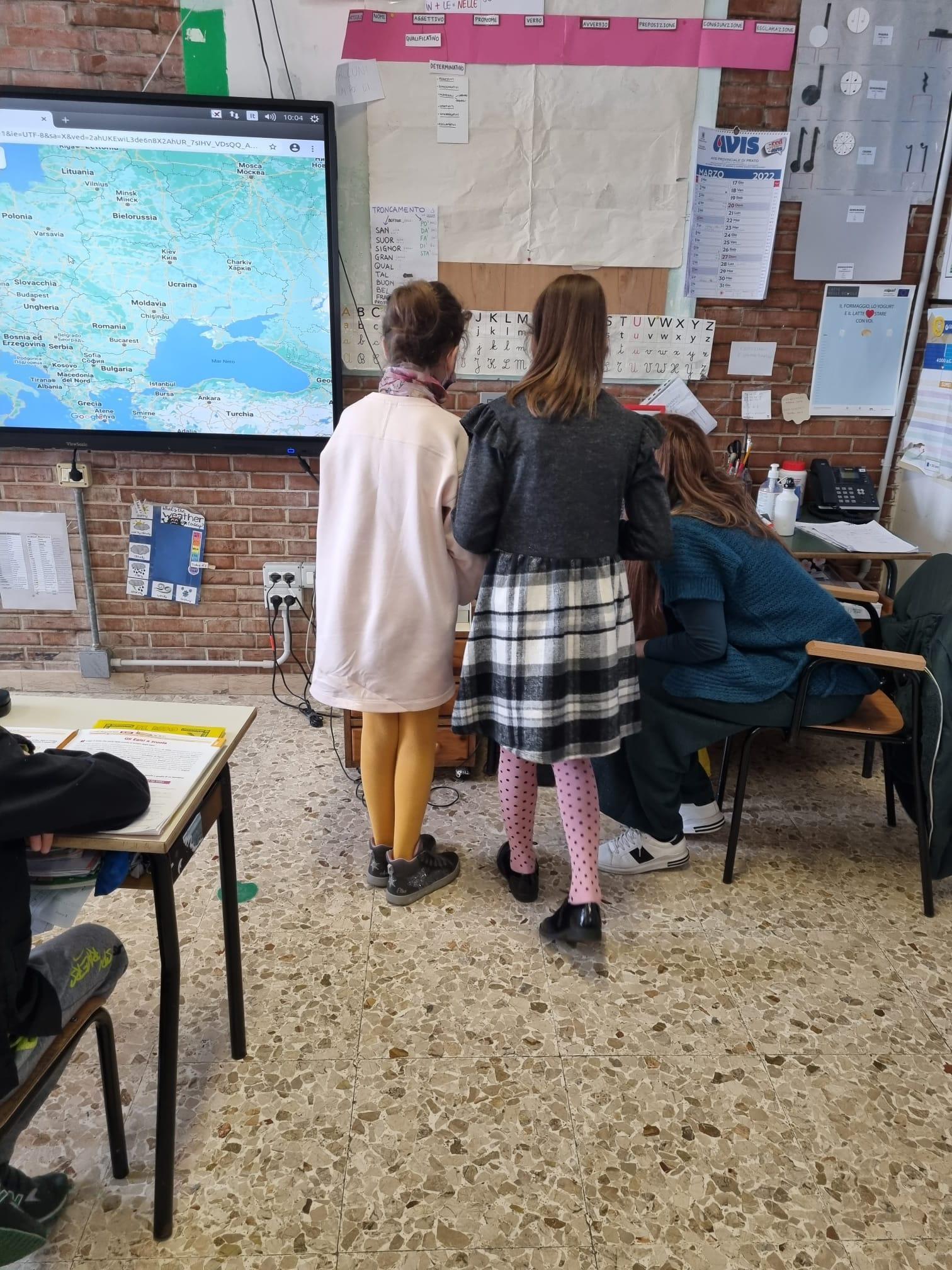Alexandra e Veronika in classe a Montemurlo