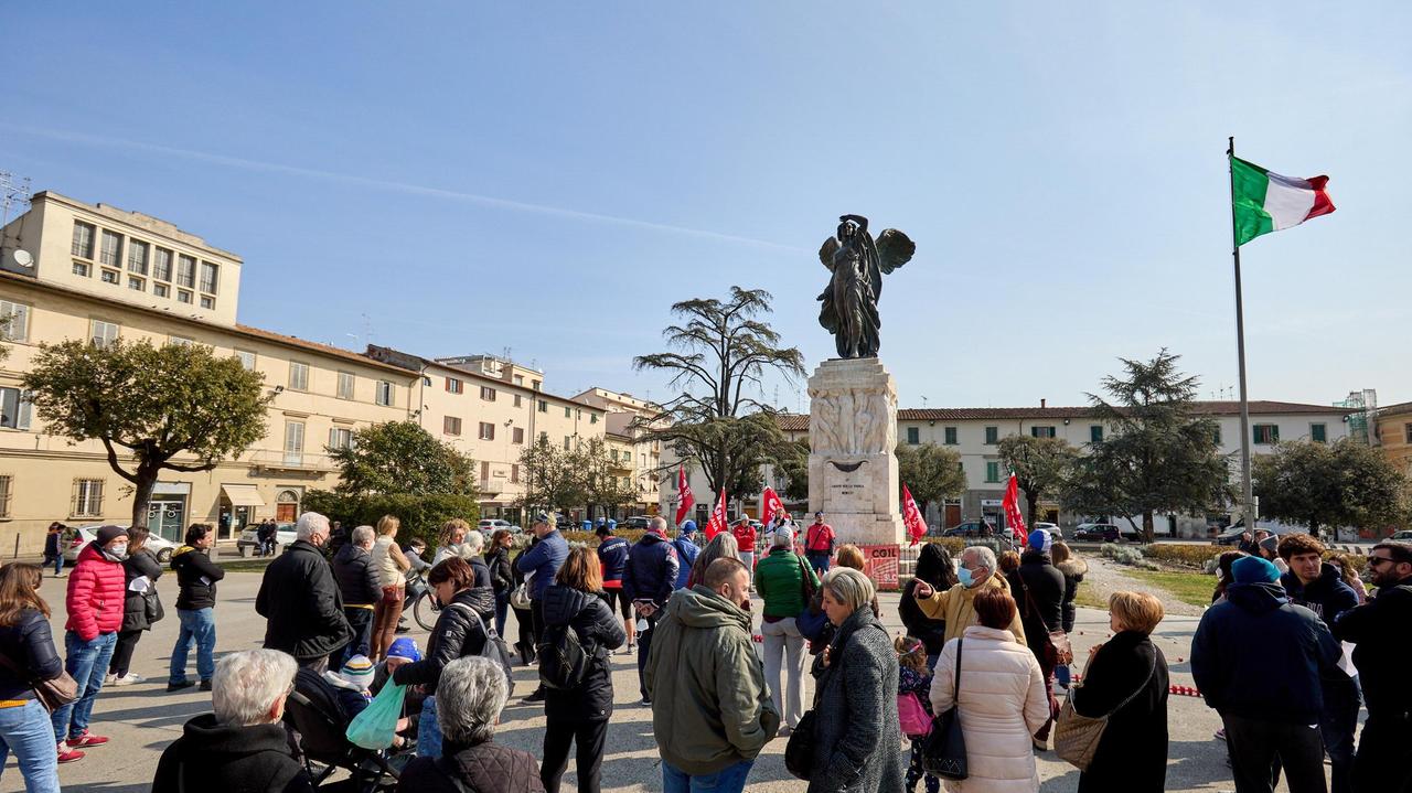 La manifestazione di sabato 12 marzo in piazza della Vittoria
