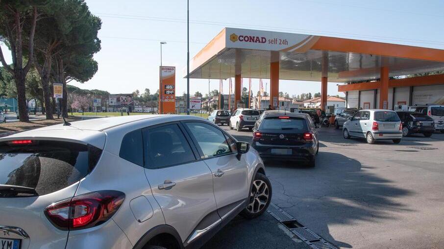 “Effetto Conad” alle pompe di Grosseto. Chi può abbassa i prezzi