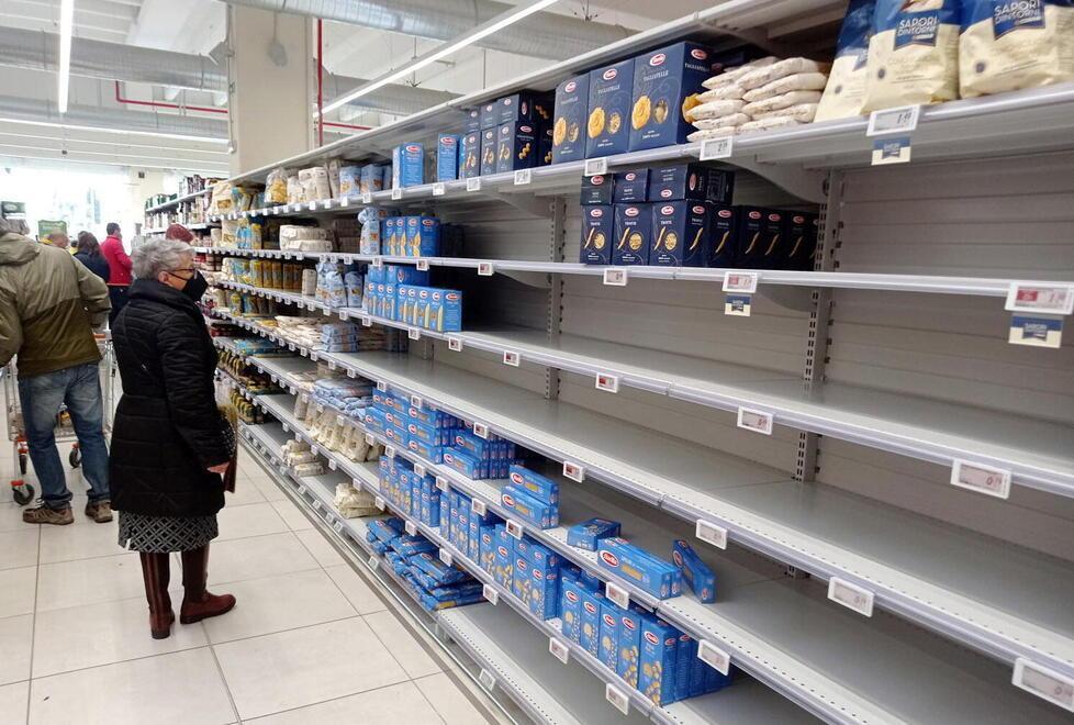 Piombino, assalto ai supermercati per olio e pasta e l’acquisto di alcuni prodotti è limitato 