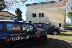 Fabbrico: gli brucia la porta di casa, lui lo pesta e viene arrestato